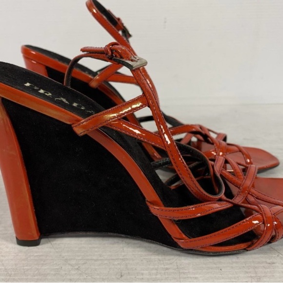 Really cute and stylish designer, Prada high heels - Picture 2 of 8